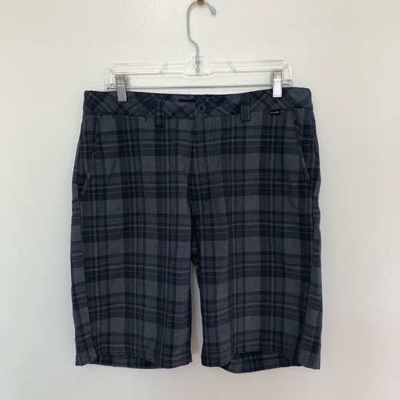 Travis Mathew Blue Plaid Golf Shorts 32 - Picture 1 of 6